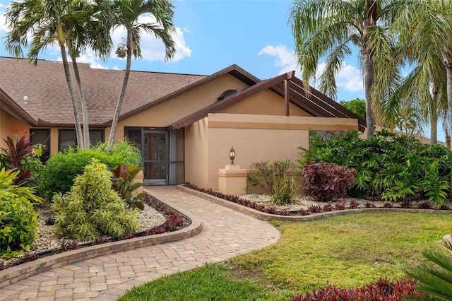 ranch-style house featuring a front lawn