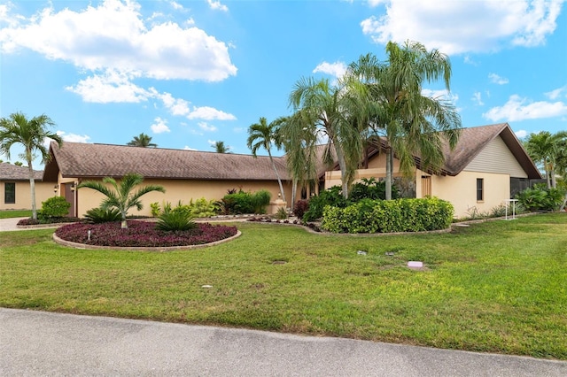 view of front of home featuring a front lawn