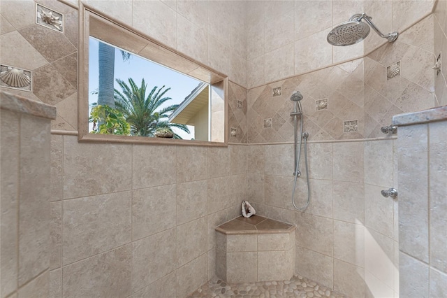 bathroom featuring a tile shower