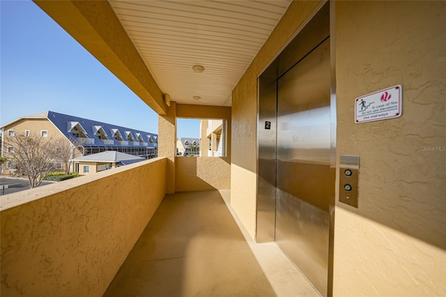 balcony featuring elevator