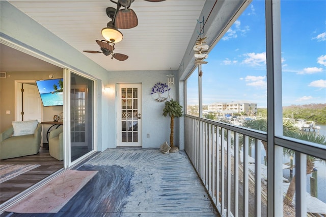 balcony featuring ceiling fan