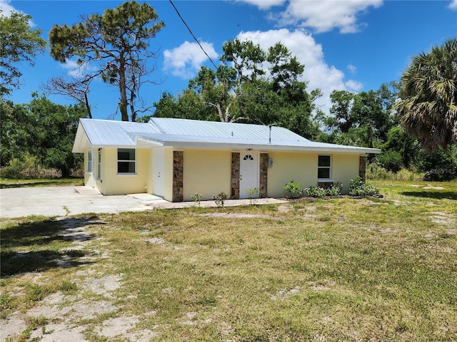 ranch-style home with a front yard