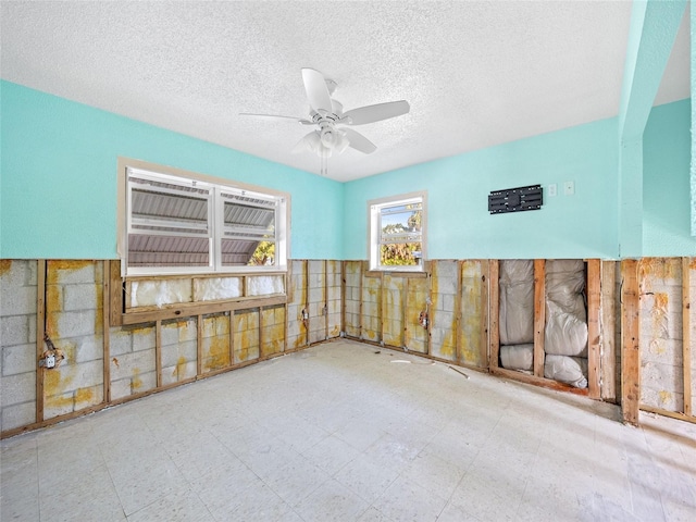 spare room featuring ceiling fan and a textured ceiling