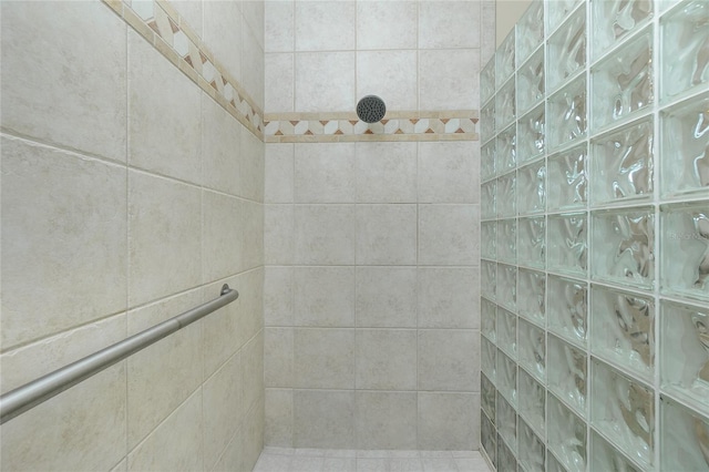 bathroom featuring tiled shower