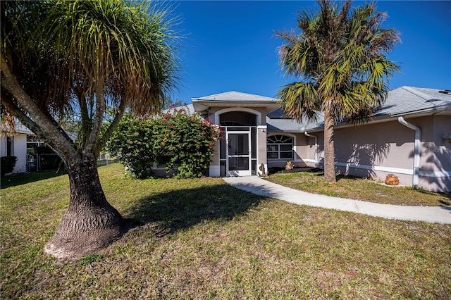 view of front of house with a front lawn