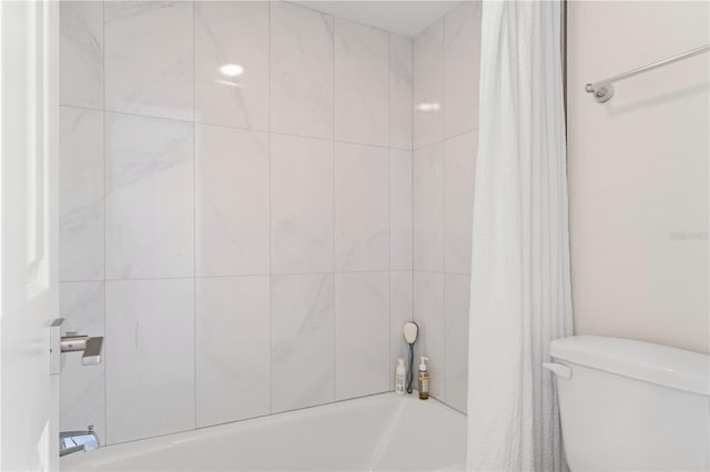 bathroom with shower / tub combo with curtain and toilet