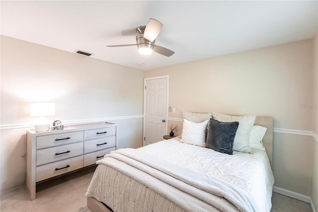 bedroom featuring ceiling fan