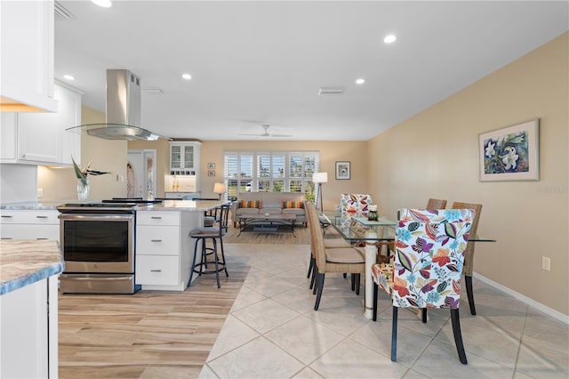 dining space featuring ceiling fan, baseboards, visible vents, and recessed lighting