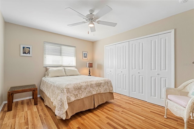 bedroom featuring light wood-style floors, baseboards, a ceiling fan, and a closet