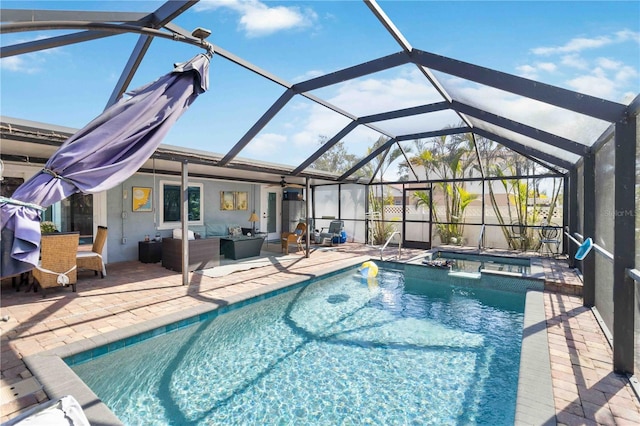 view of swimming pool featuring outdoor lounge area, a lanai, a jacuzzi, and a patio area