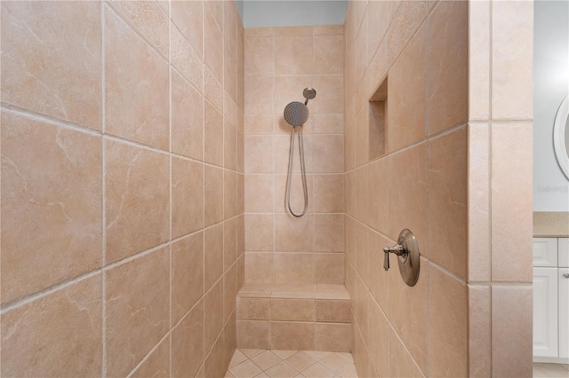 bathroom featuring tiled shower