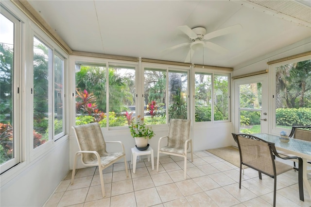 sunroom / solarium with ceiling fan