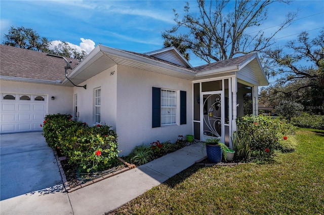 view of front of house featuring a garage and a front lawn