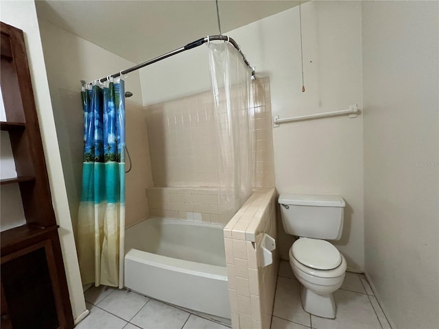 full bath featuring tile patterned flooring, toilet, and shower / bath combo with shower curtain