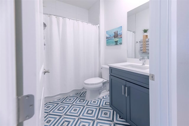 bathroom featuring vanity, curtained shower, and toilet