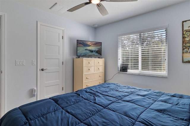 bedroom with ceiling fan