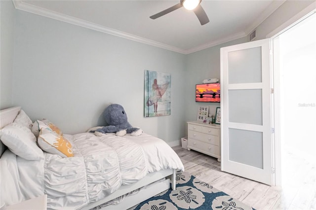 bedroom with crown molding, ceiling fan, and light wood-type flooring