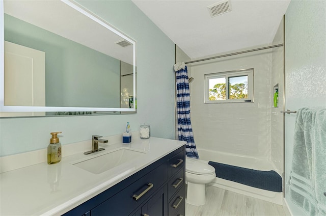 full bath with toilet, vanity, visible vents, and a shower with shower curtain