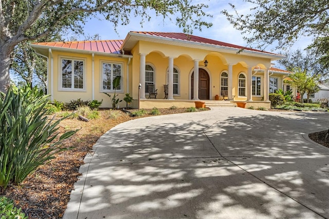 view of front of property with covered porch