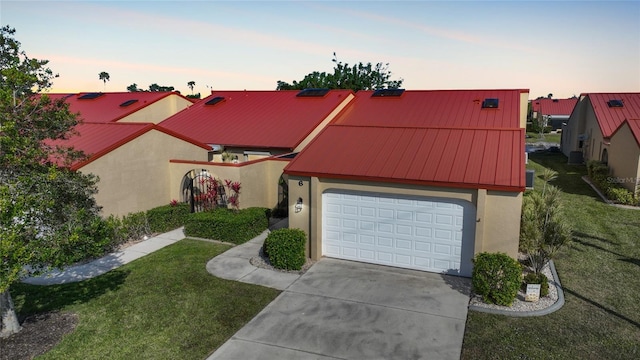 view of front facade featuring a garage and a lawn