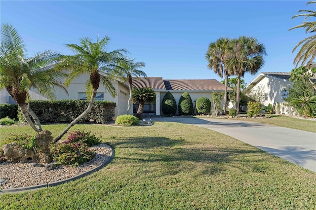 view of front of home featuring a front lawn