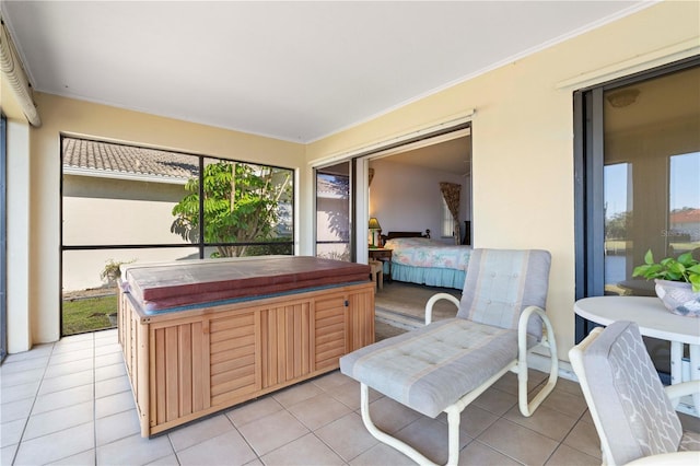 sunroom / solarium with a jacuzzi