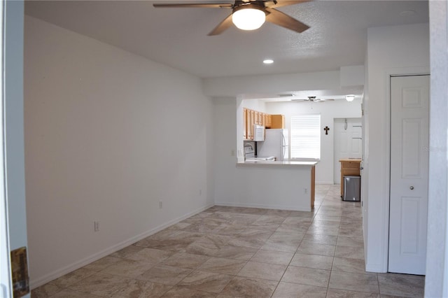 unfurnished room featuring ceiling fan