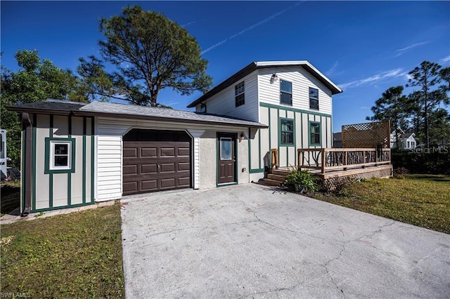 view of front of property featuring a wooden deck and a front yard