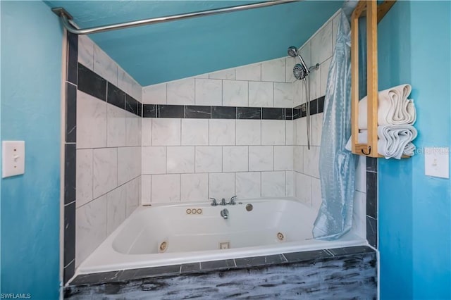 bathroom with shower / tub combo