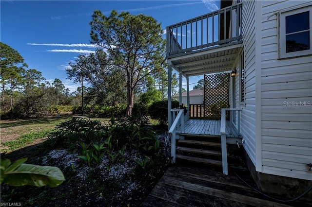 view of yard featuring a balcony