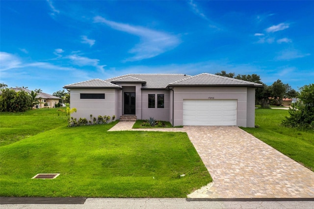 view of front facade with a garage and a front yard