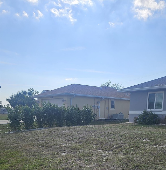 exterior space featuring a front yard