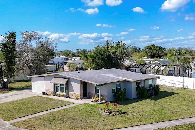 single story home with a front yard