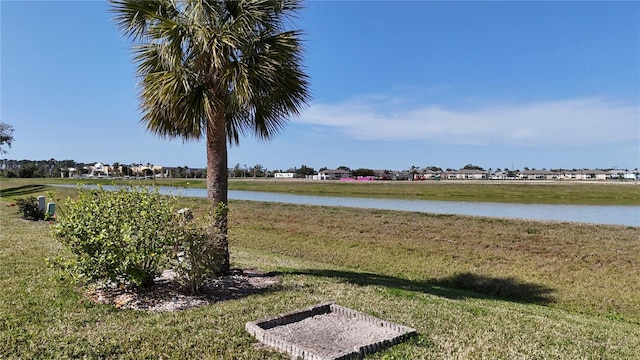 view of yard featuring a water view