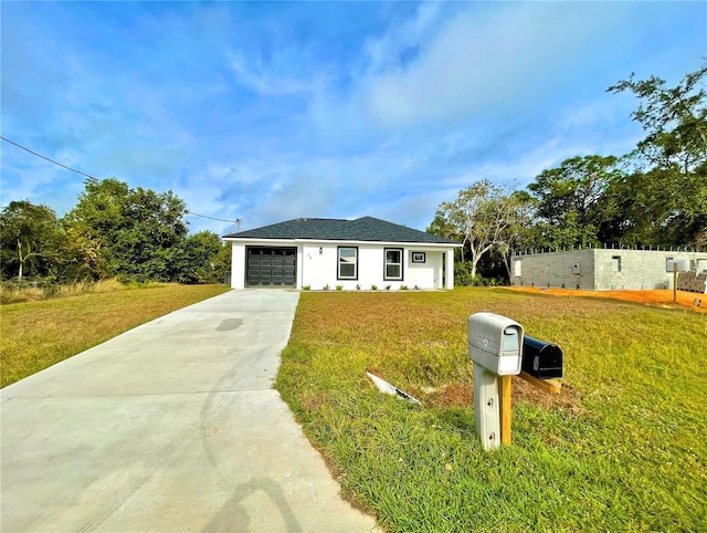 view of front of house featuring a garage and a front yard