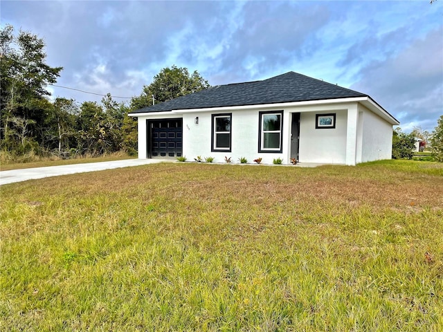 view of front facade with a garage and a front yard