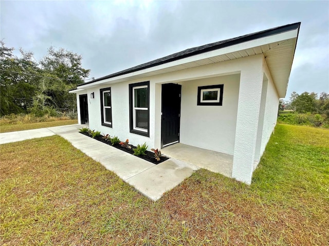 exterior space featuring a front lawn