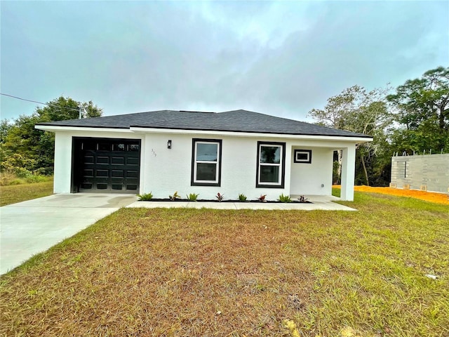 view of front facade featuring a garage and a front lawn