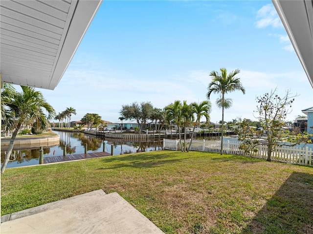 view of yard featuring a water view