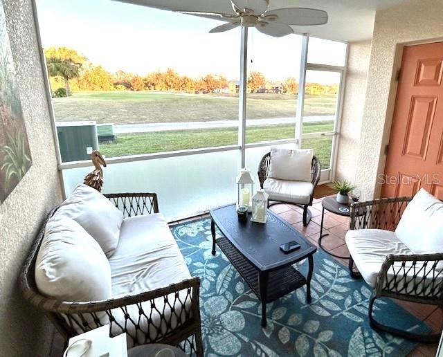 sunroom with ceiling fan