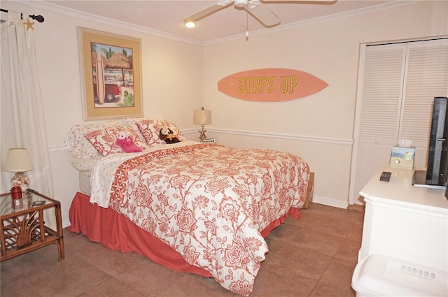 bedroom with crown molding and ceiling fan