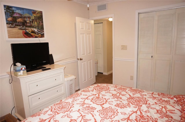 bedroom featuring a closet