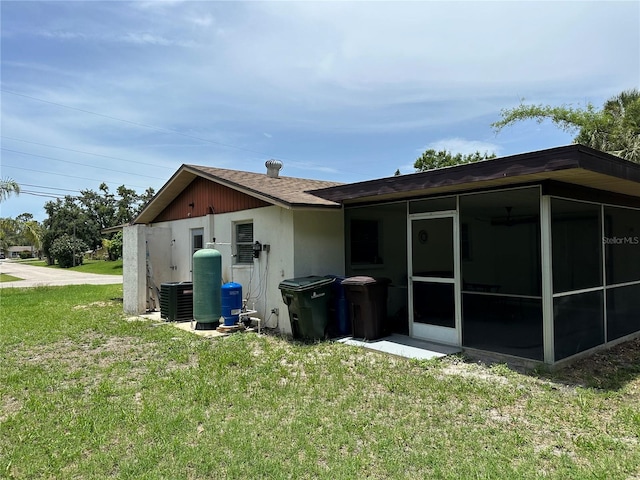 432 Olivia Rd, Venice, FL 34293 - rear view of property featuring a sunroom, a yard, and a shingled roof