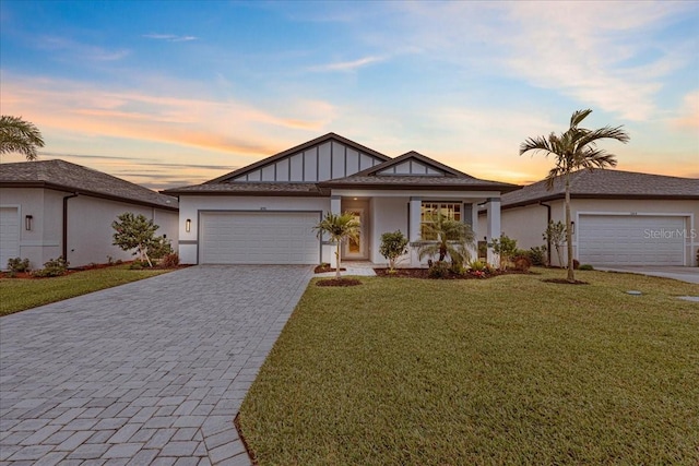 view of front of home featuring a yard and a garage