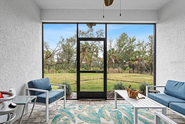 sunroom with ceiling fan