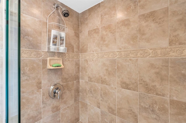 details featuring a tile shower