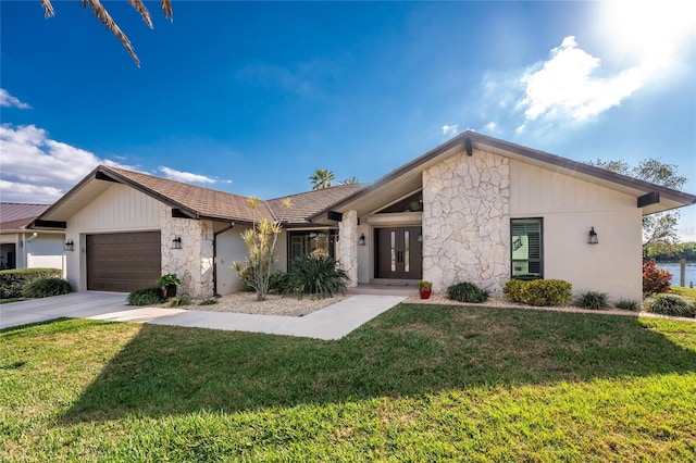 view of front of home featuring a garage and a front yard