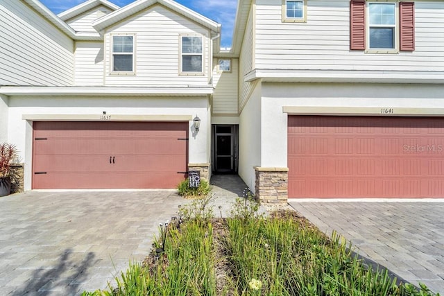 view of front facade with a garage