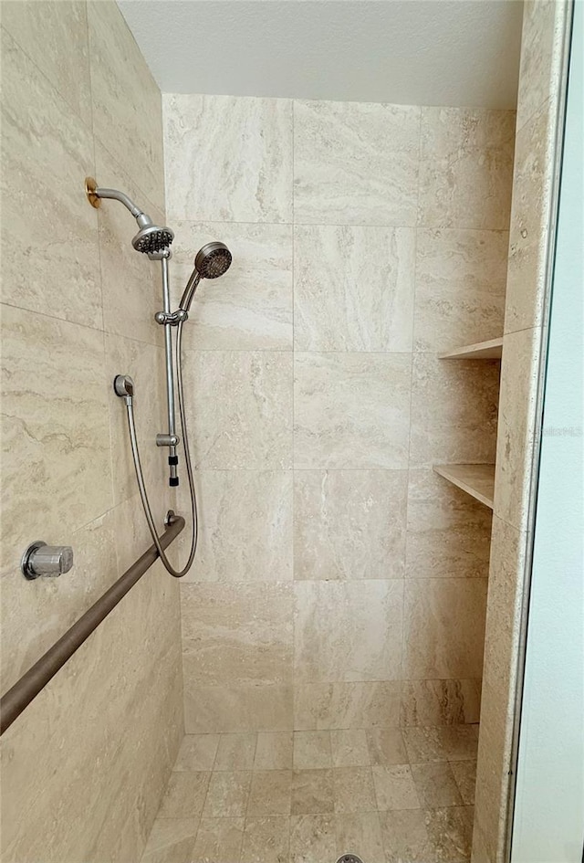 bathroom featuring tiled shower