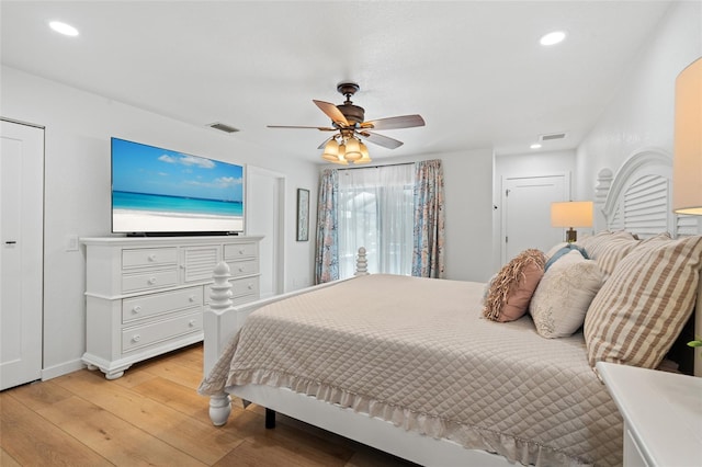 bedroom with light wood finished floors, a ceiling fan, visible vents, and recessed lighting